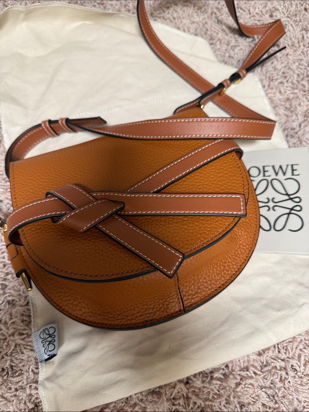 NOT AUTHENTIC Loewe Tan Saddle Crossbody Bag. NOT AUTHENTIC